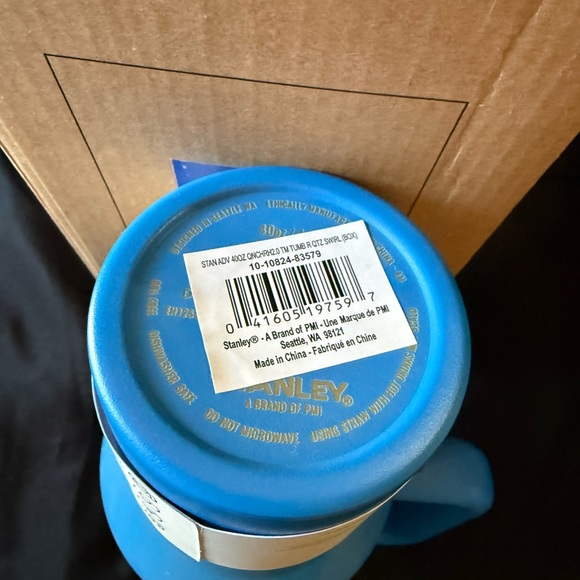 New Stanley 40oz Blue Grid With Flip Top and Emblem on the Back Quencher Tumbler - Picture 6 of 6